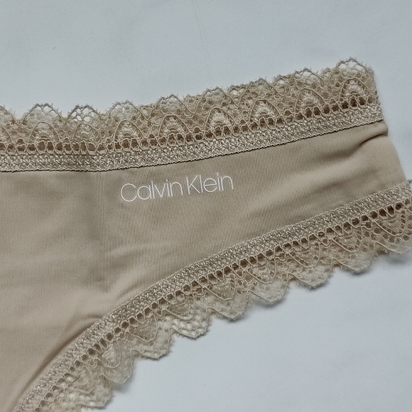 NWT CALVIN KLEIN FLIRTY MICRO THONG PANTY IN DESERT SIZE LARGE - Picture 3 of 5